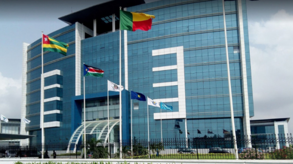 Le Groupe Ecobank enregistre un résultat avant impôt de 398 millions USD au premier semestre 2025
